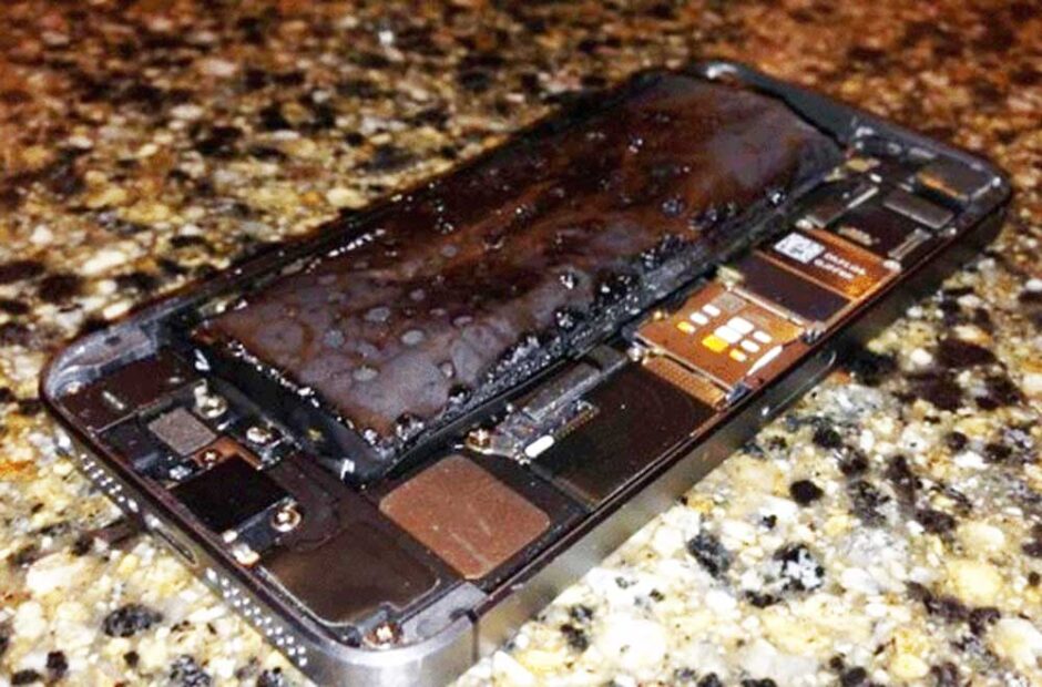 バッテリー 交換 アイフォン iPhone のバッテリー交換